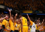 开云体育下载-黄蜂血洗湖人，欧文一己之力扛起全队