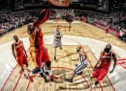 开云体育官方网站-雷霆万钧难敌快船狂潮，季后赛焦点战上演一波流带走好戏