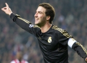 开云体育直播-F1引擎与利拉德节奏，当街道赛之夜遇见攻防转换的艺术