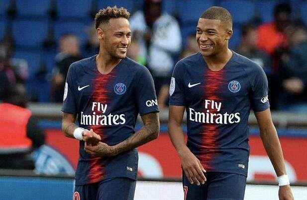 尤文图斯出色发挥，锋线犀利晋级联赛四强的简单介绍