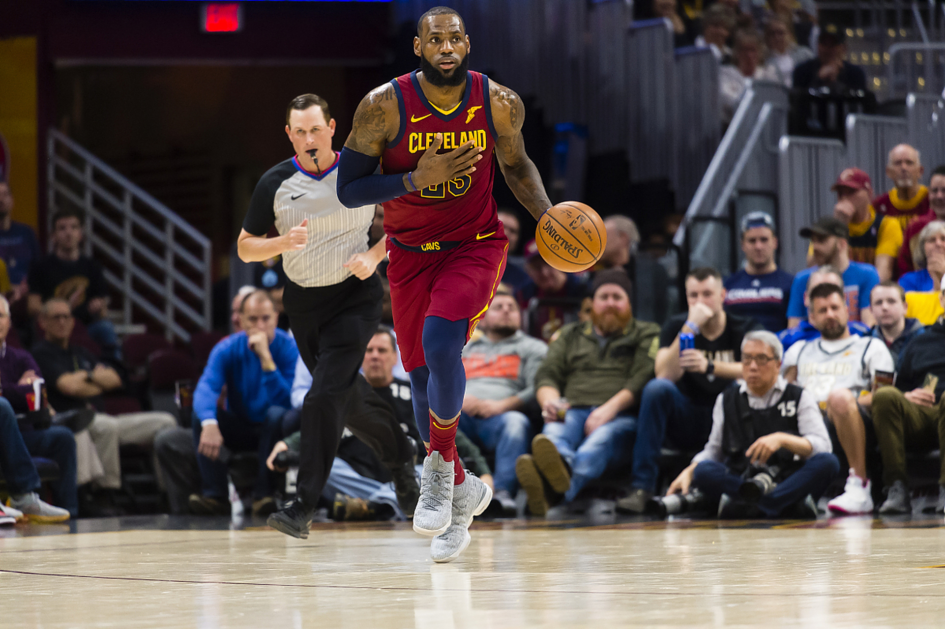 俄罗斯职业篮球联赛争夺胜负激烈