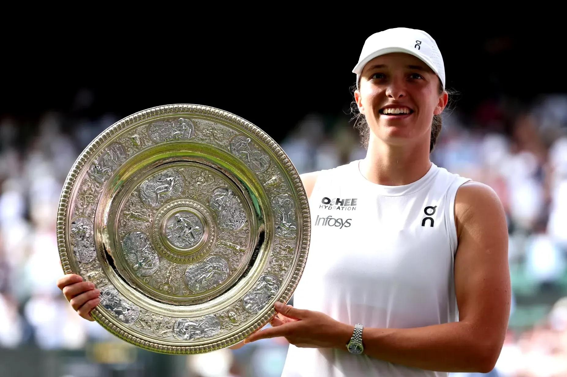 包含瑞士选手勇夺桂冠登上领奖台的词条