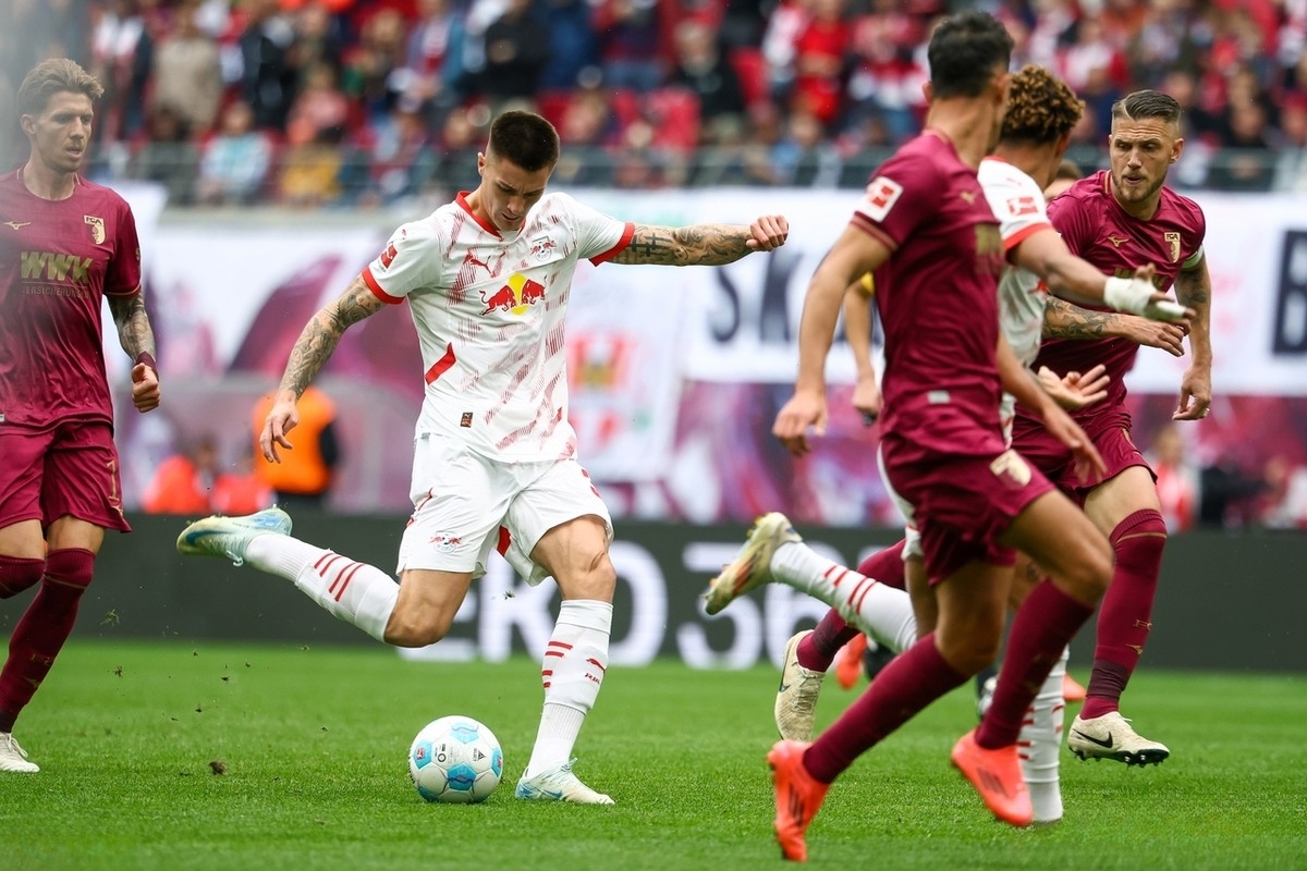 包含莱比锡红牛实力碾压，奋力追赶的词条