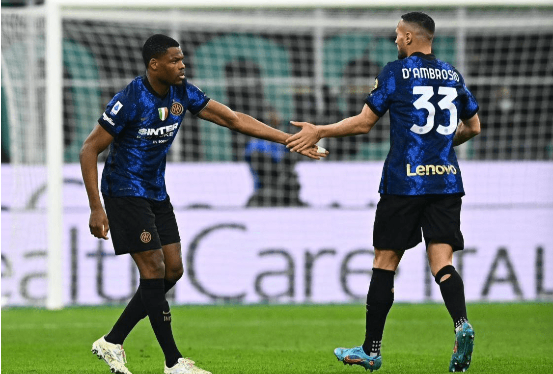 包含AC米兰豪取三分，势不可挡排名积分榜前列的词条