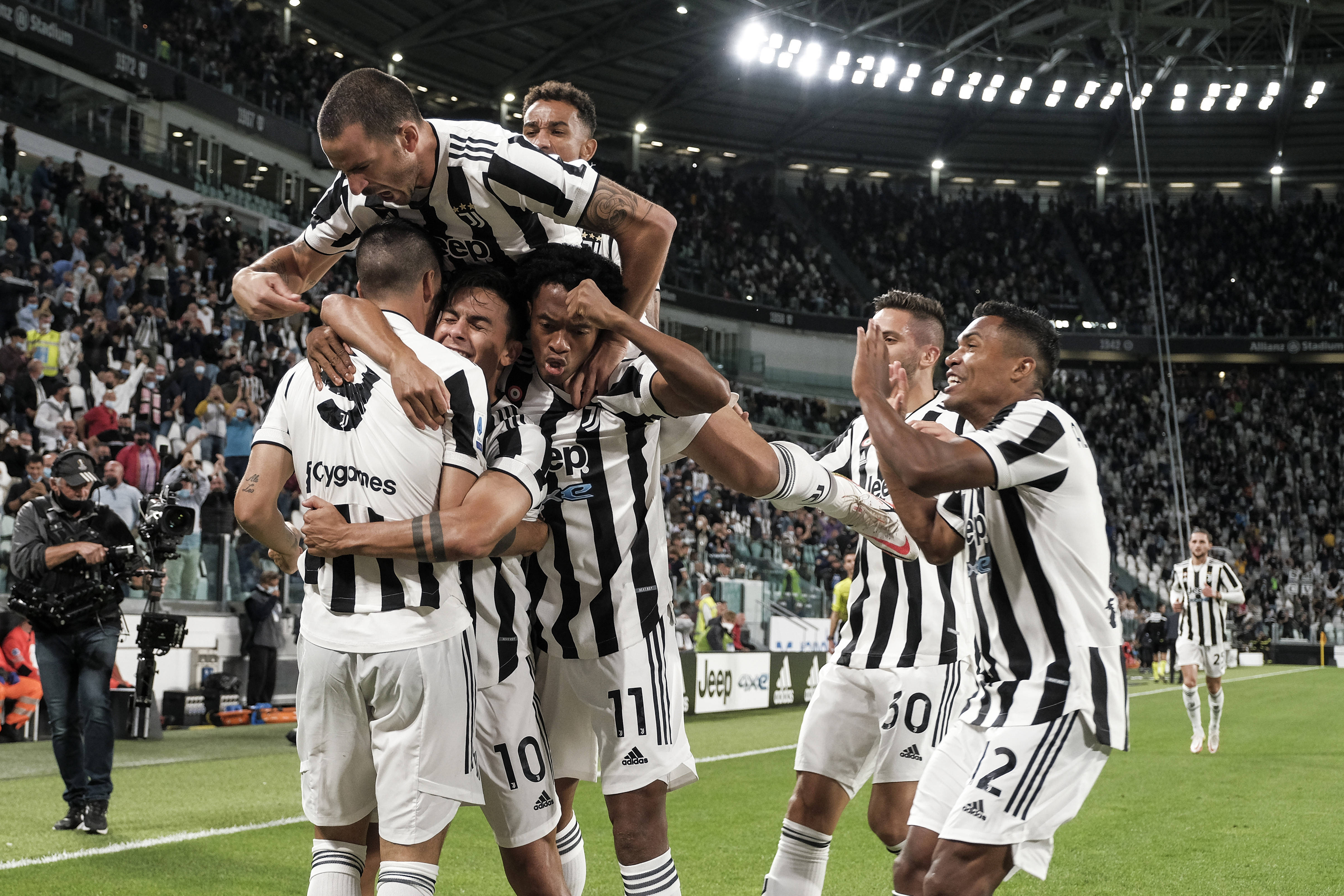 尤文图斯全面领先，大胜阿贾克斯