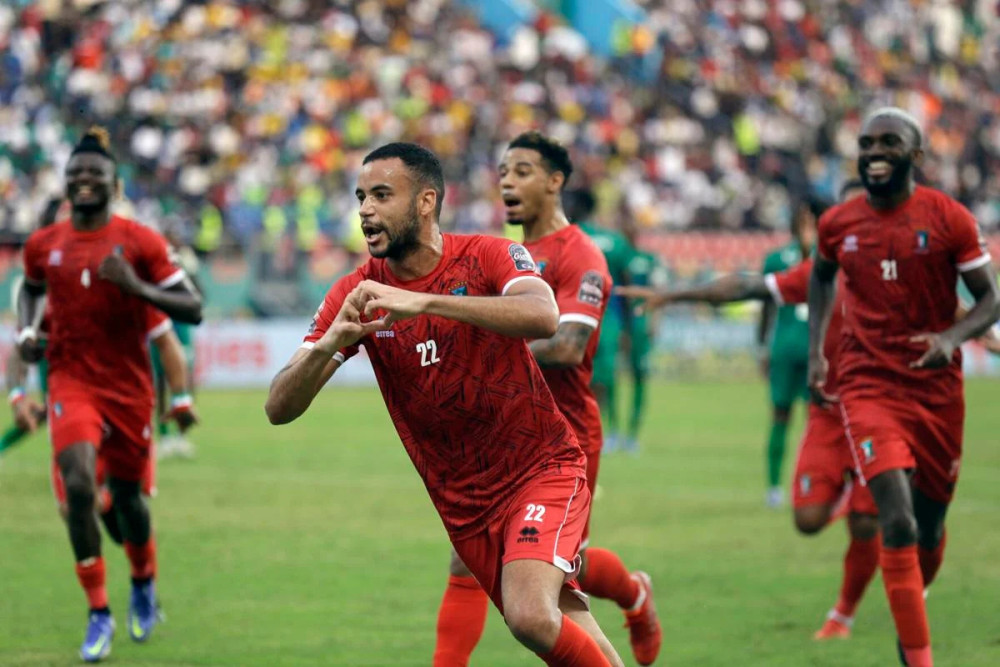 包含几内亚队力克对手,助球队提前晋级的词条 包含几内亚队力克对手,助球队提前晋级的词条