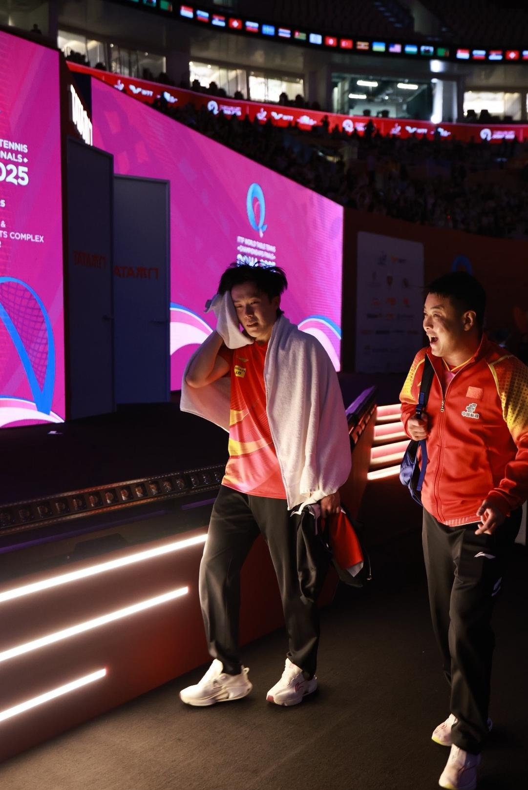 包含英格兰队碾压法国队，王皓惊艳四座的词条