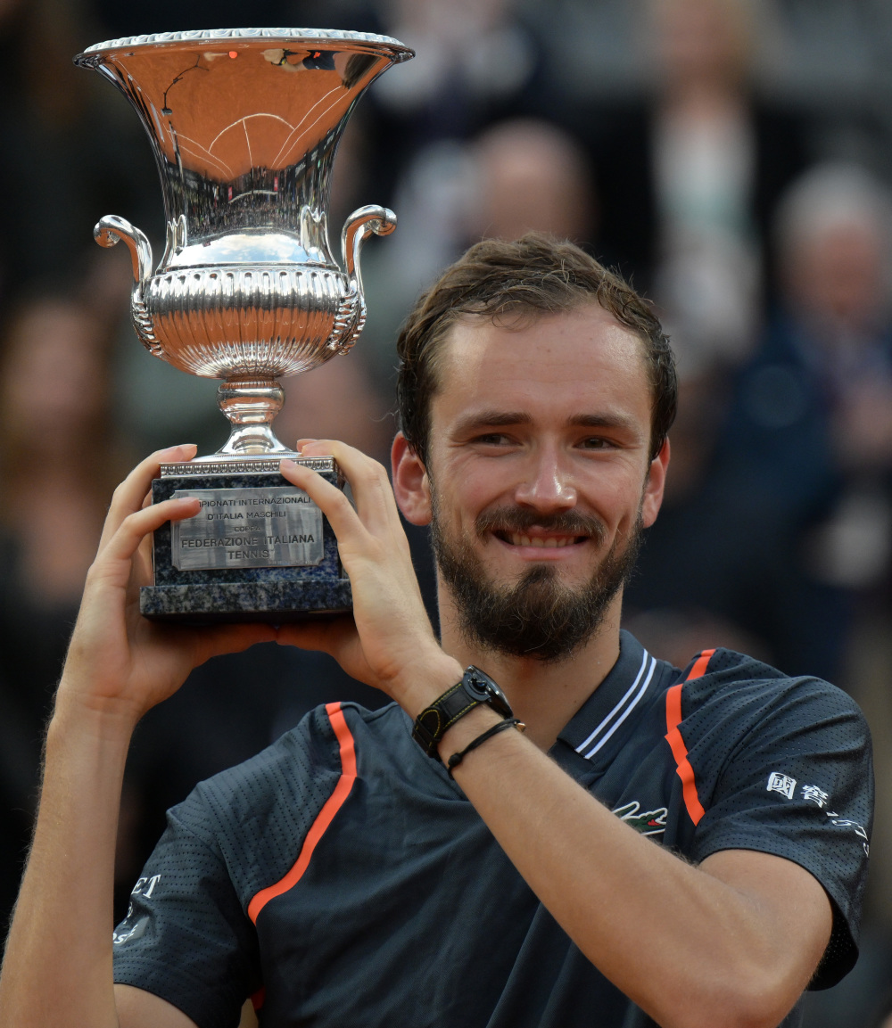 包含英国网球队完胜法国网球队，梅德韦杰夫送出助攻的词条