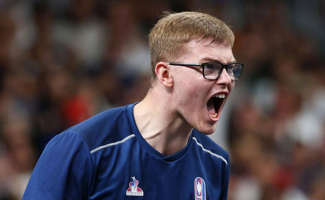 法国队横扫日本队，张本智和统治全场的简单介绍