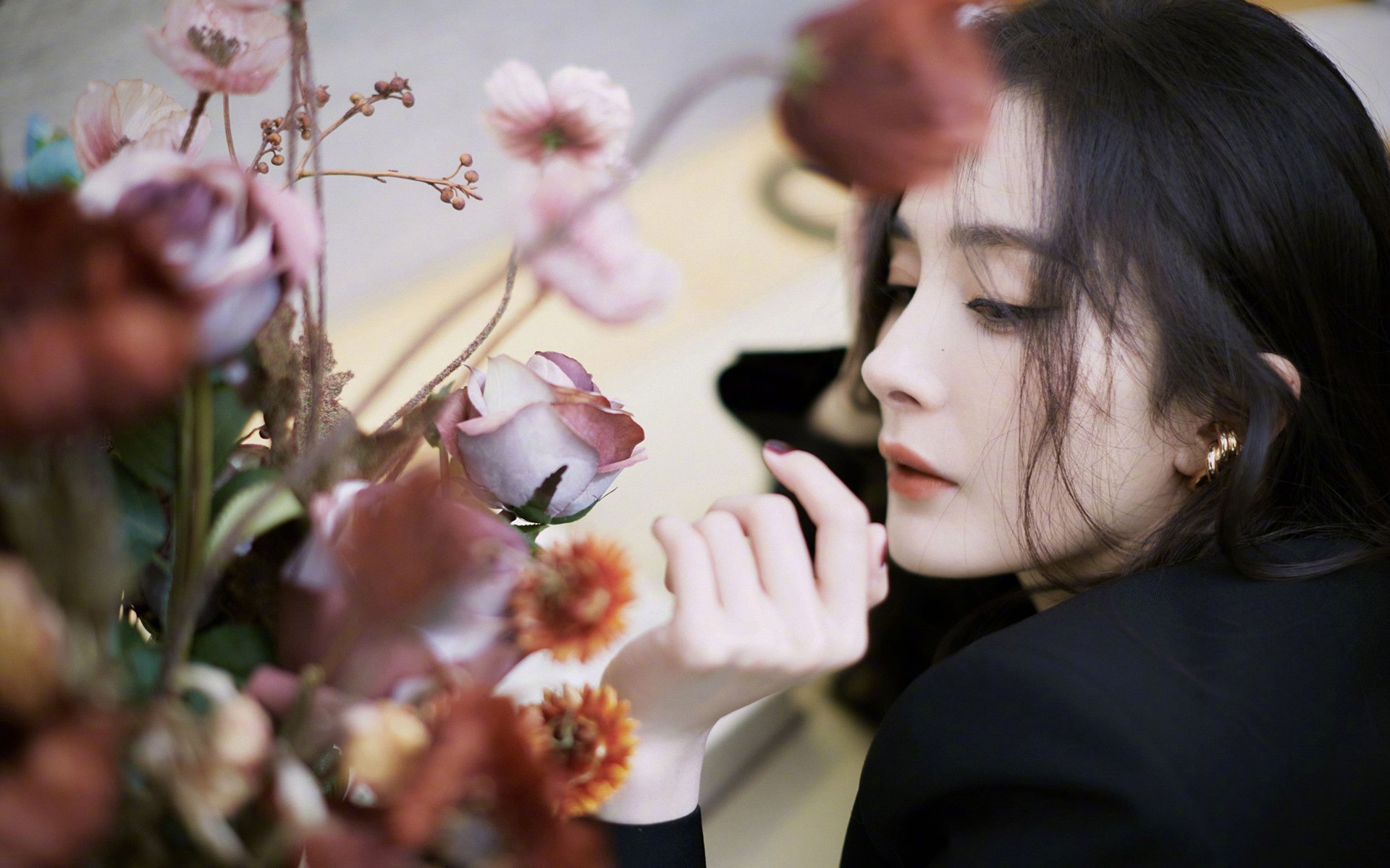 F1新赛季揭幕战之夜,巴斯托尼化身大场面先生,诠释何为关键先生