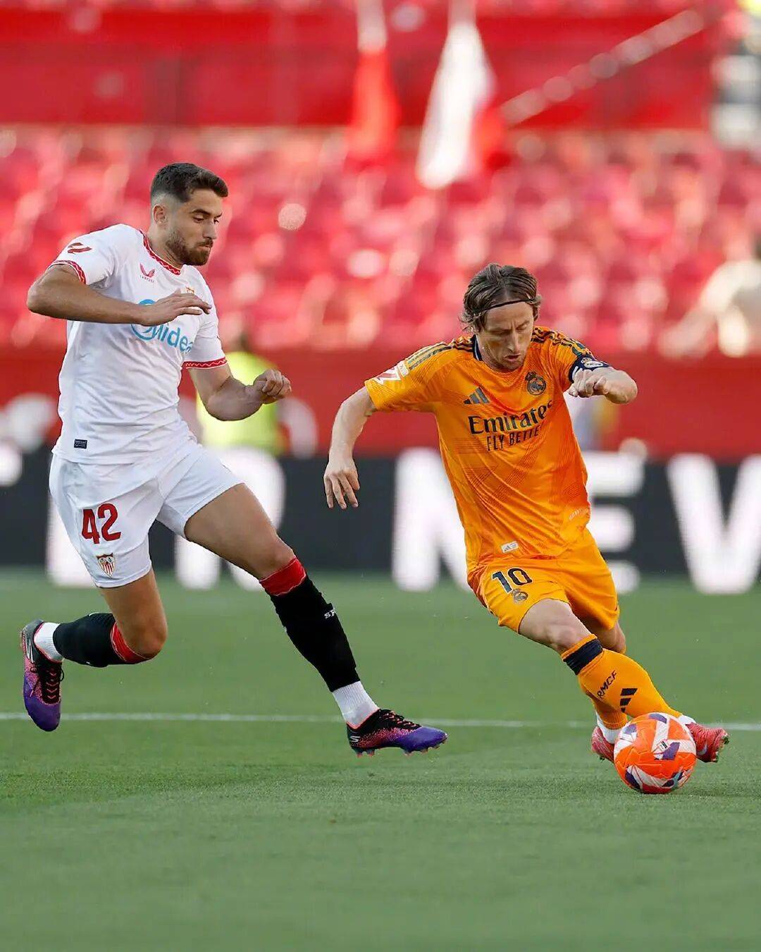 塞维利亚险胜瑞士，奥亚尔萨瓦尔点燃赛场的简单介绍