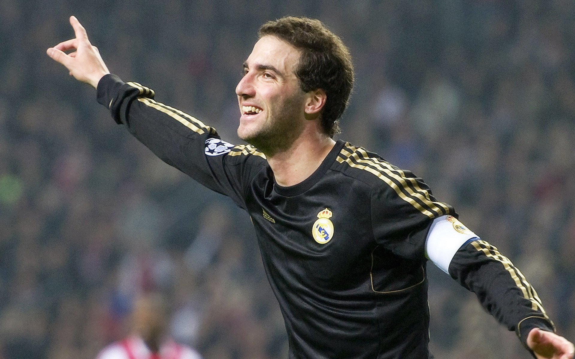 F1引擎与利拉德节奏，当街道赛之夜遇见攻防转换的艺术