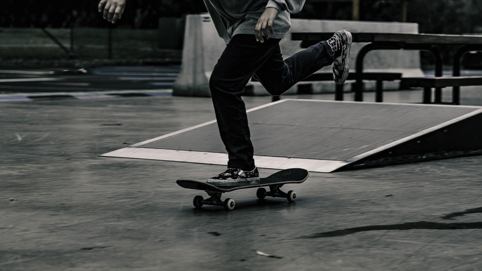 孤星耀夜，米切尔爆发之夜，鹈鹕踏碎快船的巅峰对决
